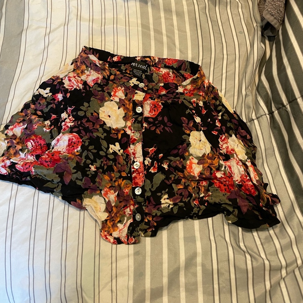 Wet seal skirt